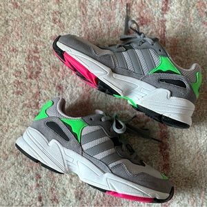 EUC Boys Adidas Yung 96 Sz 4